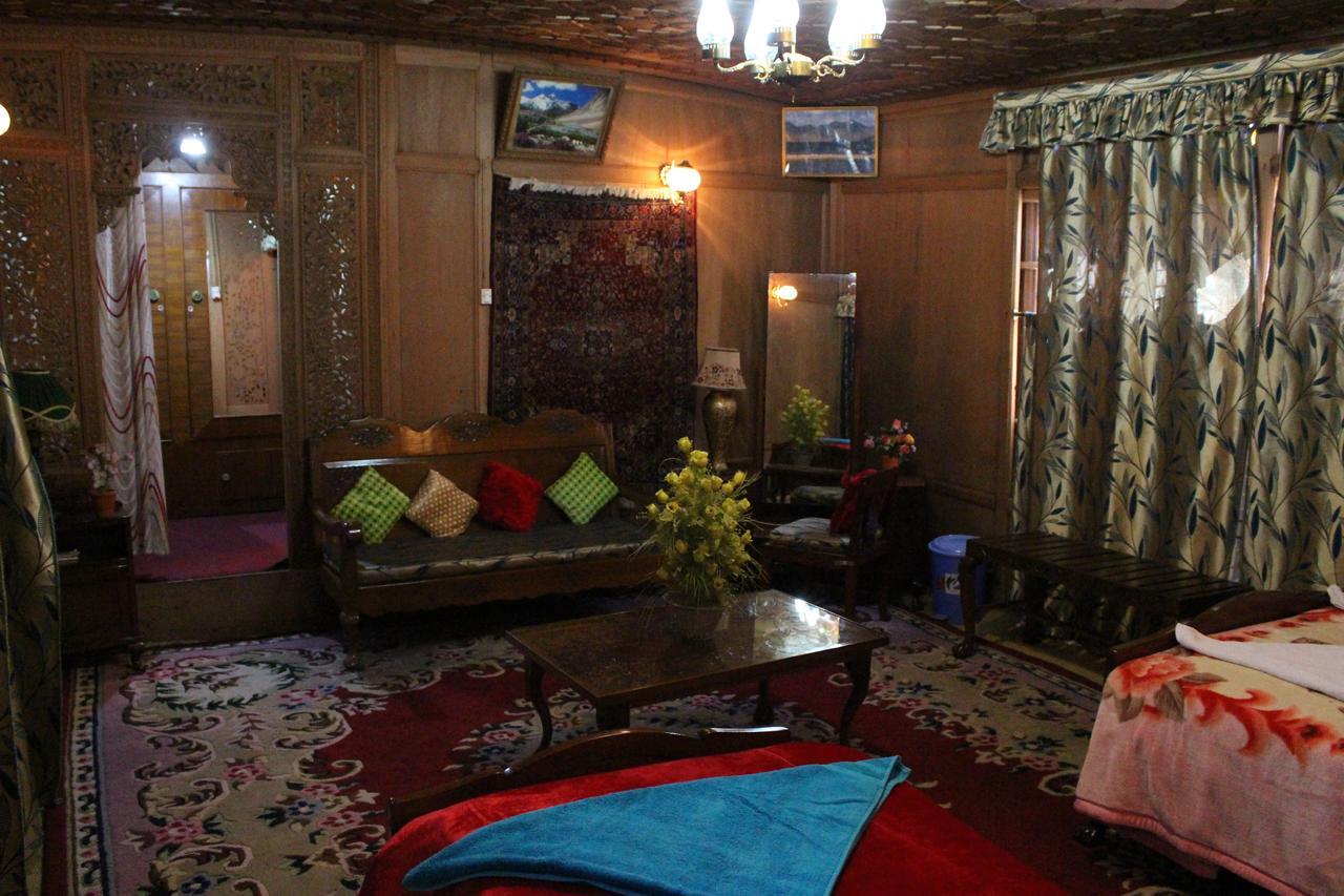 Hotel Chicago Group Of Houseboats Srīnagar Exterior foto