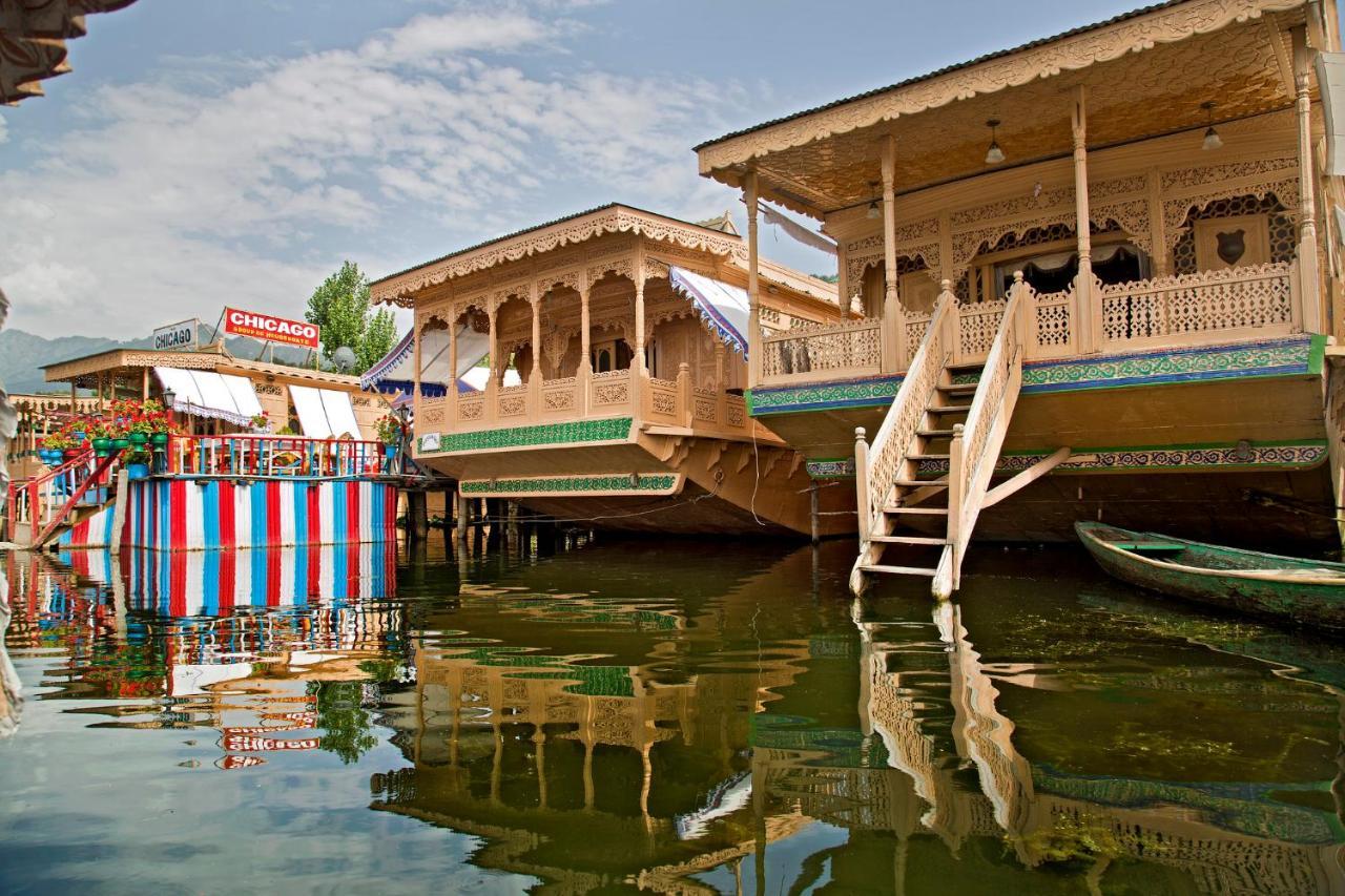 Hotel Chicago Group Of Houseboats Srīnagar Exterior foto