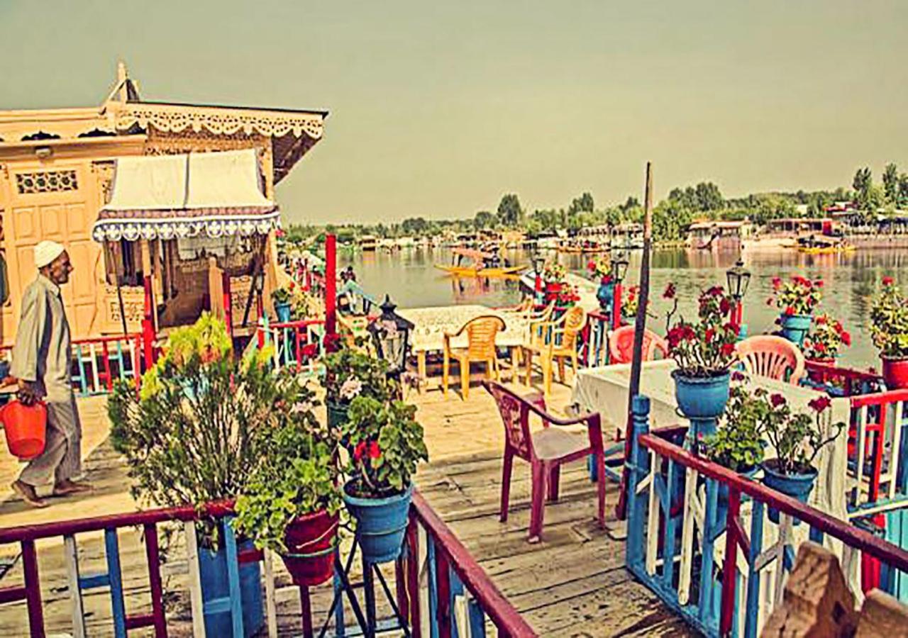 Hotel Chicago Group Of Houseboats Srīnagar Exterior foto
